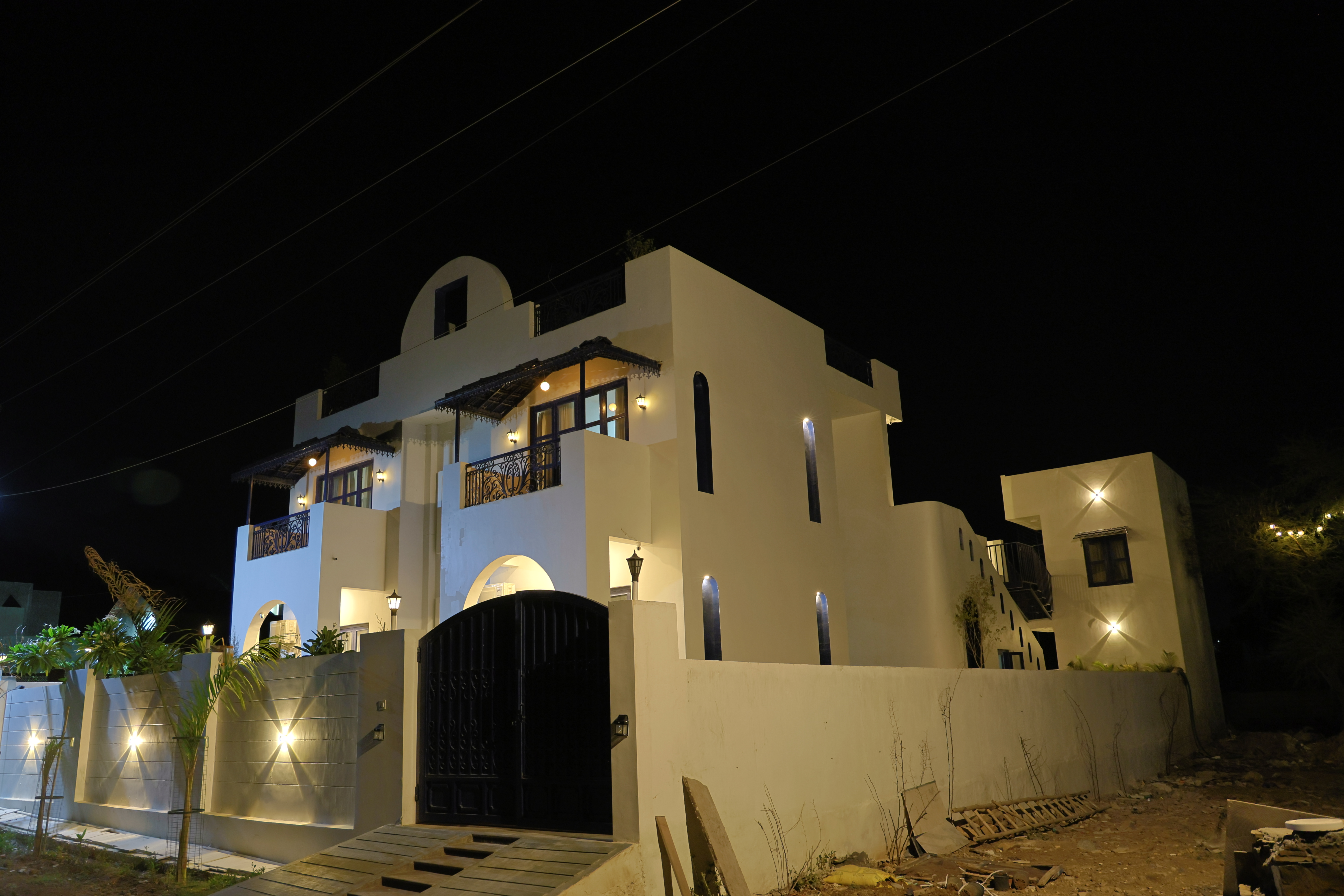 Beautiful garden and lawn at Maple Roots Villa